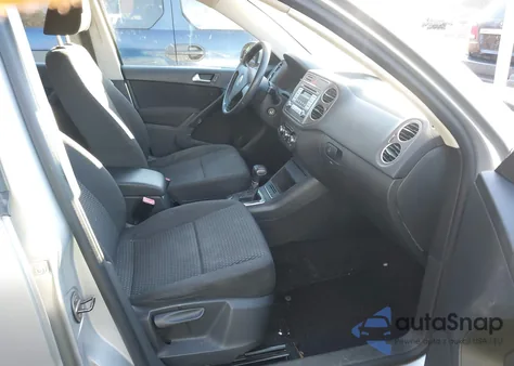 2010 Volkswagen Tiguan S из США, поврежденный, VIN WVGAV7AX3AW515840